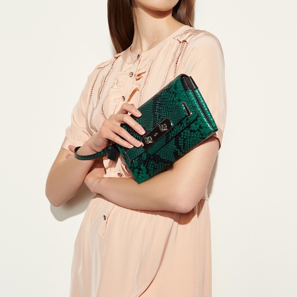 Coach Green Swagger Clutch - Picture 7 of 7